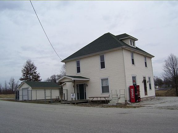 3rd image of 402 W Walnut St