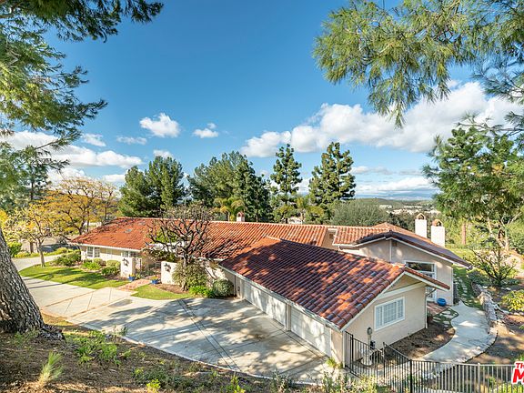 2nd image of 87 Pinecrest Dr