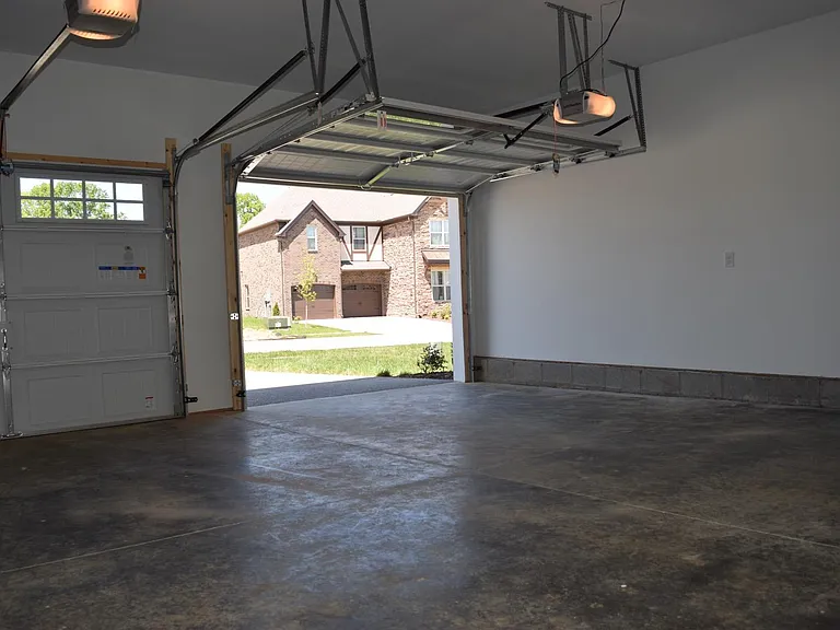 1049 Crisp Spring Dr — Photo 8