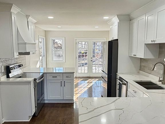 4th image of 6012 Muriel Ln