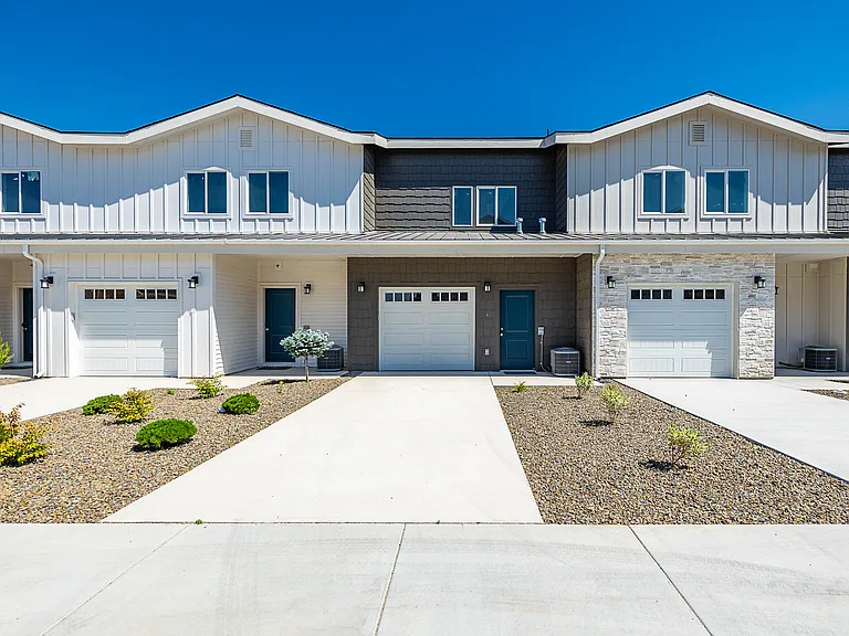 Wesley Townhomes — Photo 2