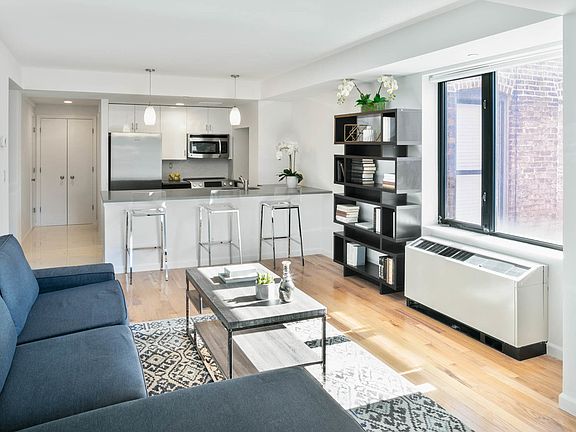 3rd image of 189 Avenue C APT 6D