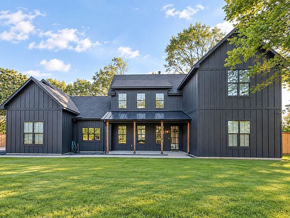 3rd image of 2901 Shady Ln