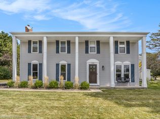 1142 Barneswood Ln, Rochester Hills, MI 48306