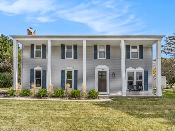 1142 Barneswood Ln, Rochester Hills, MI 48306