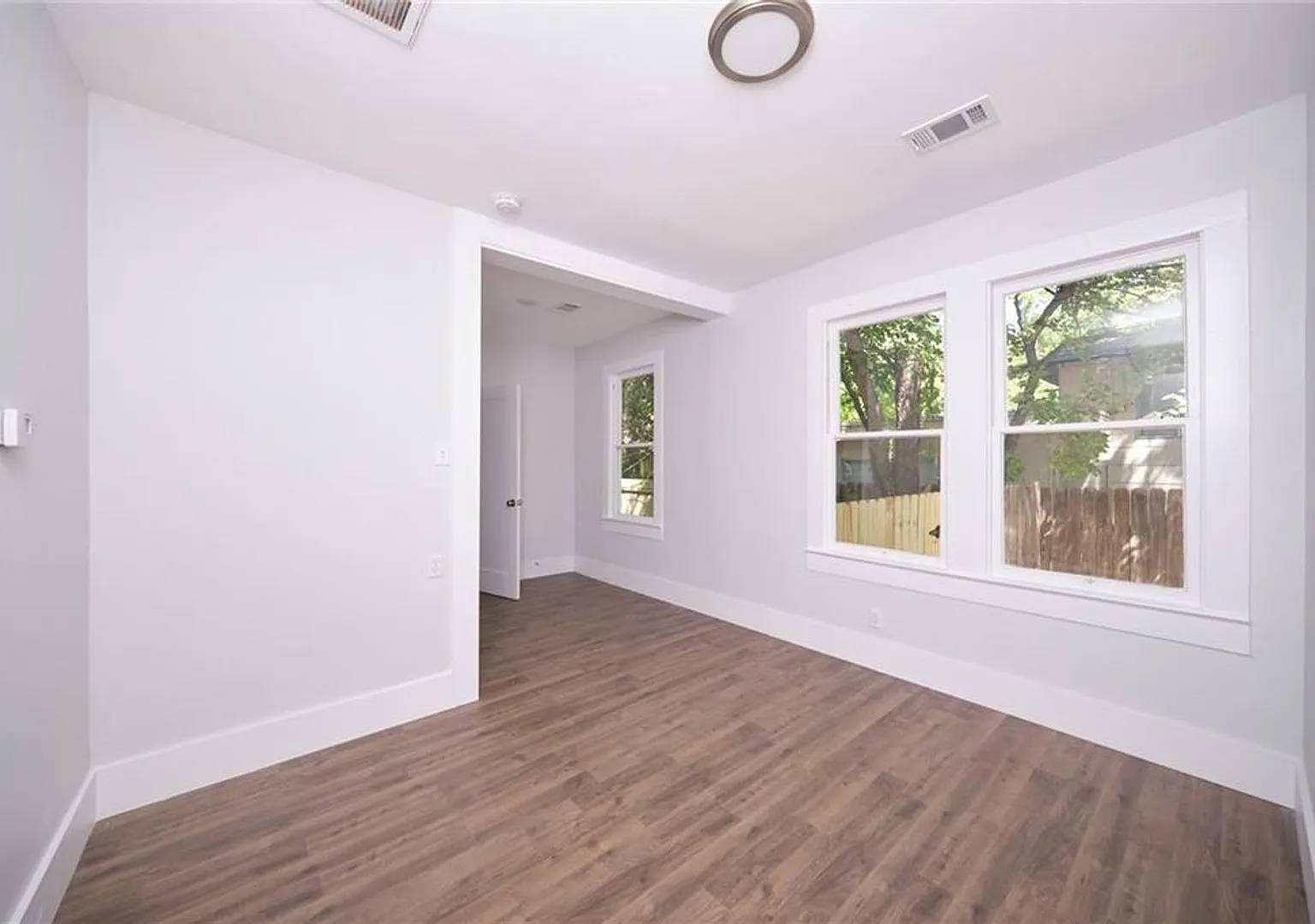 High Class - Hyde Park Hacienda - Huge 1 Bedroom - New Finish Out - Pet Friendly - Huge Yard - Ev... — Photo 4
