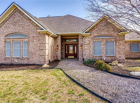 2nd image of 290 Hidden Lakes Blvd