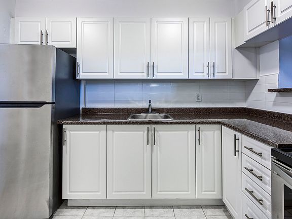 3rd image of 1 Dean Park Rd #460208