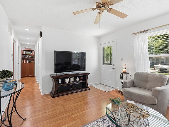 5th image of 627 Glen Ave