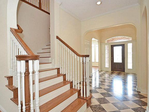 5th image of 2211 Greenhaven Dr