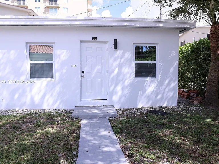 1109 SW 37th Ave #15 — Photo 9