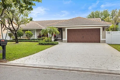 10044 NW 54th Pl Photo 1