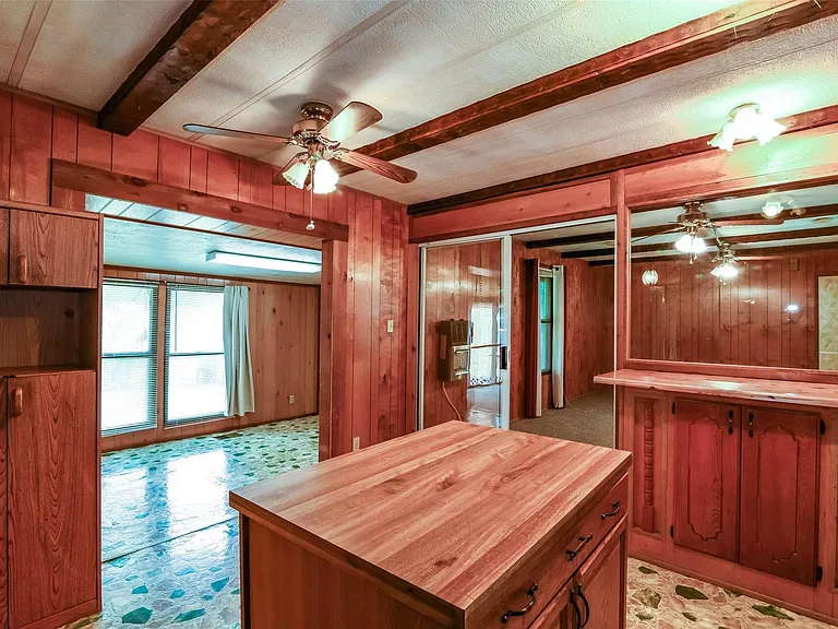 Kitchen/Dining Area