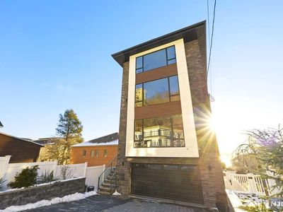 725 Undercliff Ave, Edgewater, NJ, 07020