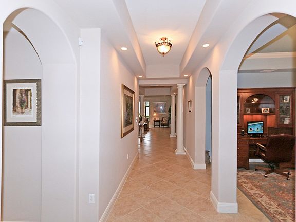 4th image of 517 Avellino Isles #35101