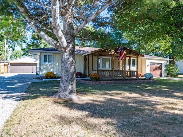 11 Iola Ct, Bethany, IL 61914