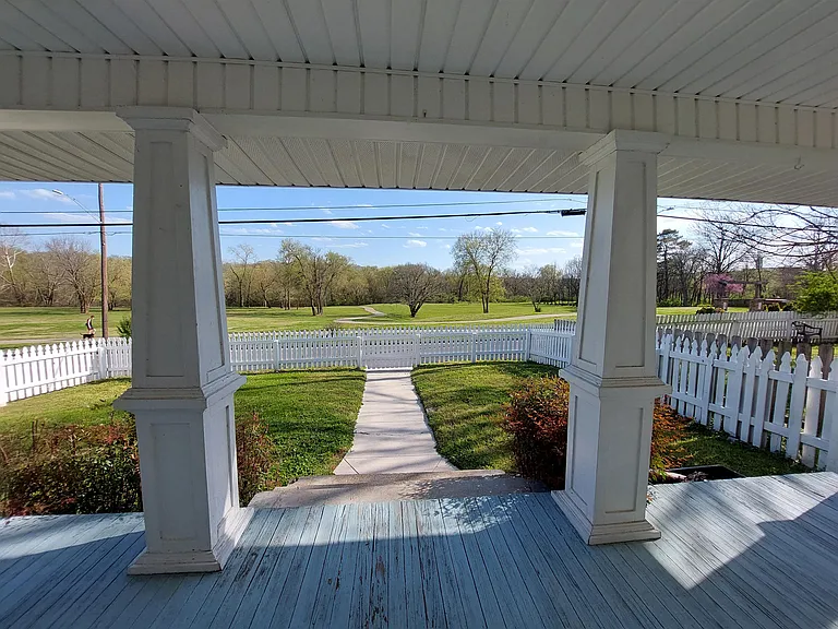 203 Riverside Dr — Photo 20