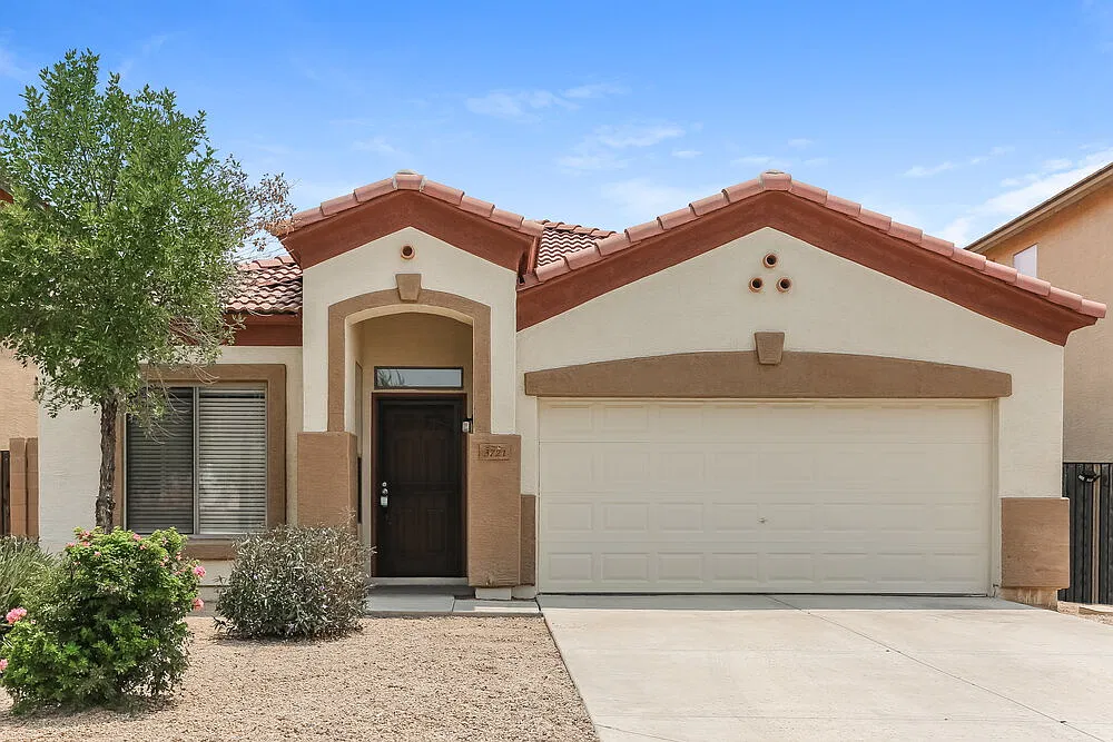 4 bed, 2.0 bath, 1877 sqft, $2,490 — Photo 1