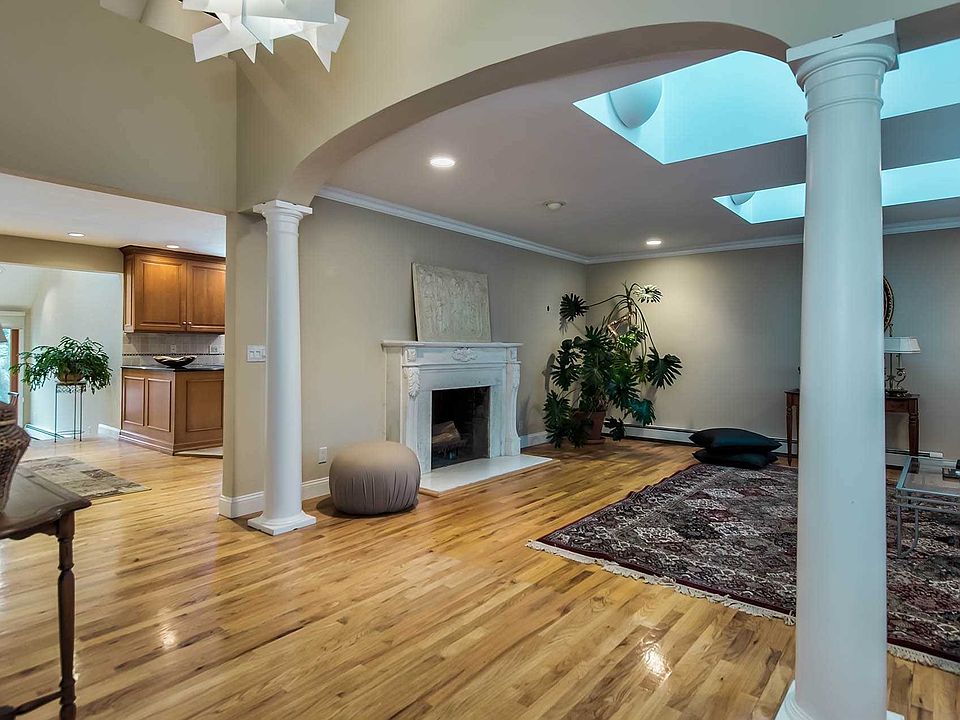 1st image of 24 W Sanders St