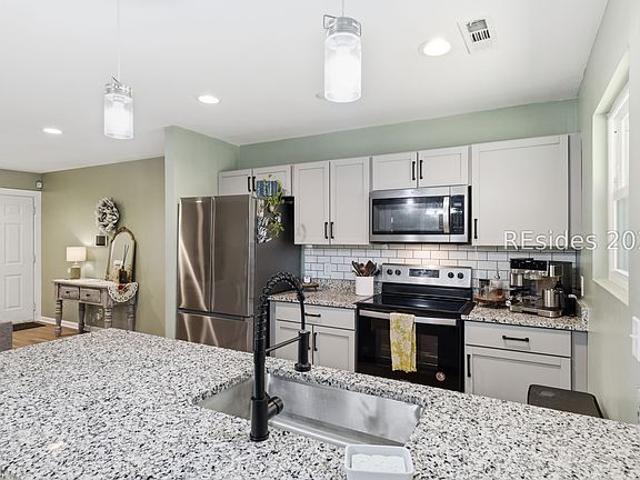 3rd image of 53 Logan Street