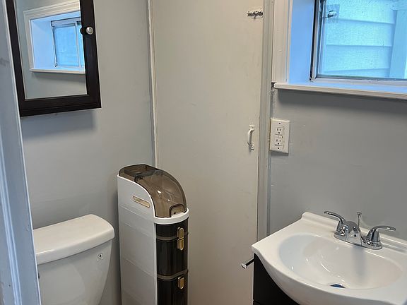 5th image of 14 Linden Ave #C