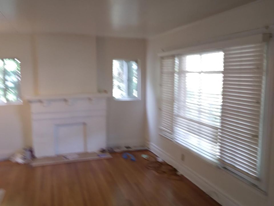 2nd image of 598 N Oakland Ave
