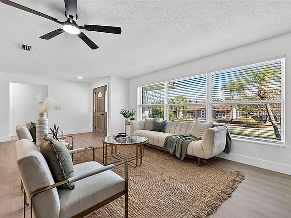 3rd image of 1598 Brookside Blvd
