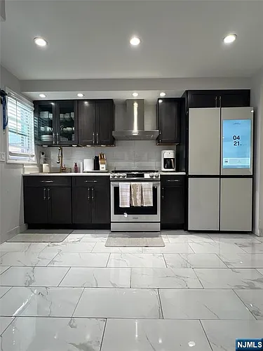 493 River Dr Photo 1