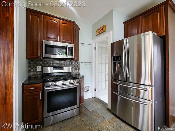 3rd image of 250 Channing St