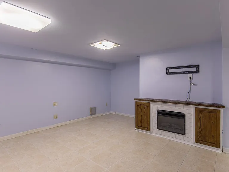 212 S Courthouse Rd — Photo 17