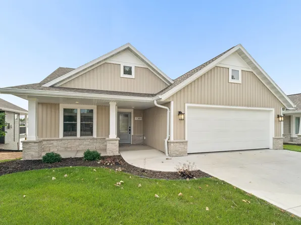 1389 Prairie Lake Cir, Neenah, WI 54956