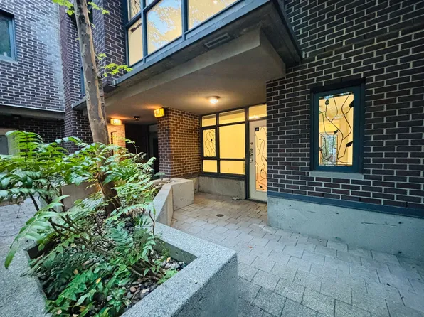 885 Helmcken St, Vancouver, BC V6Z 1B1