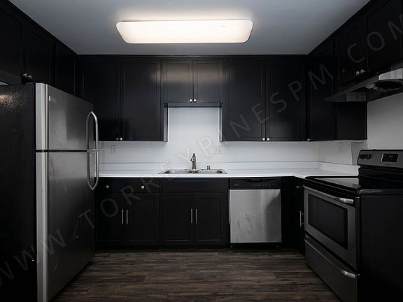 4th image of 1075 Agate St APT A