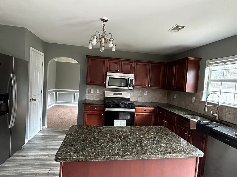 1040 Baltic Way — Photo 15
