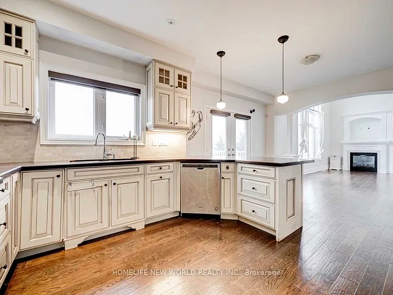 83 Kane Cres — Photo 6