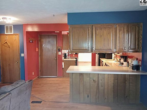 4th image of 710 W 20th Ave