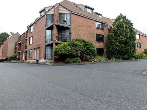 42 N Main St 60, West Hartford, CT 06107