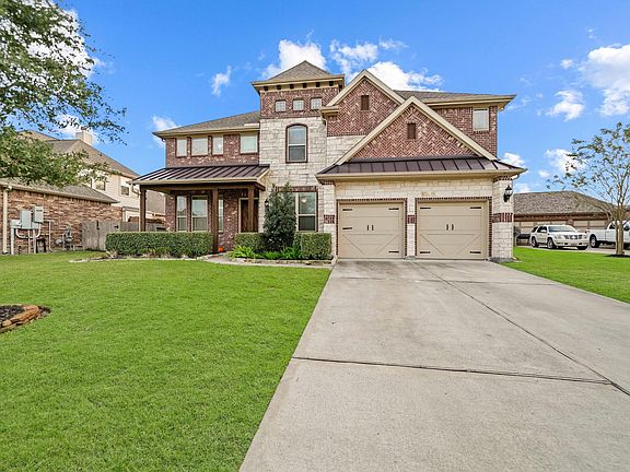 3rd image of 2932 Hawkins Creek Ln