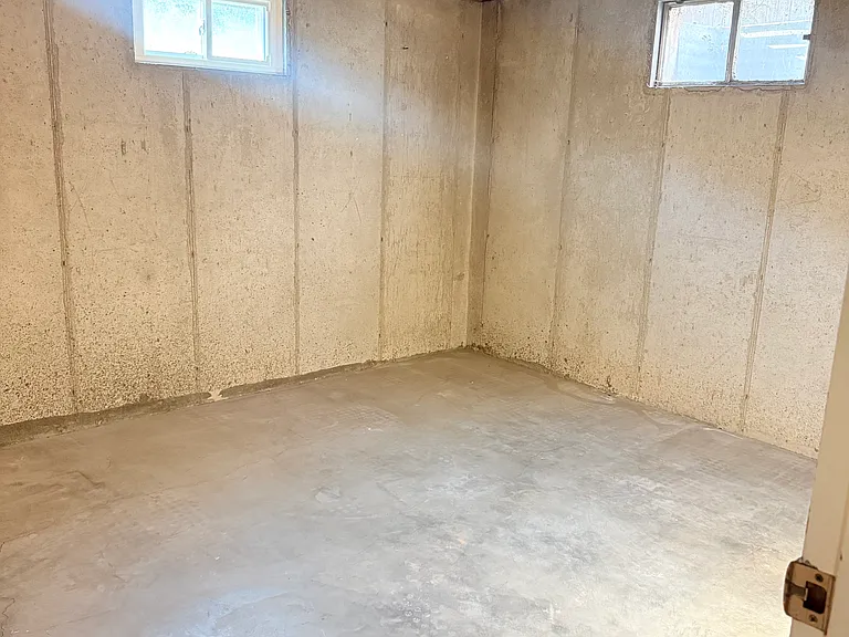 1692 S 550 W — Photo 30