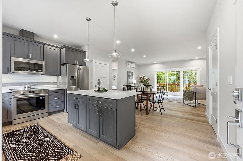 4th image of 371 Rainier Lane