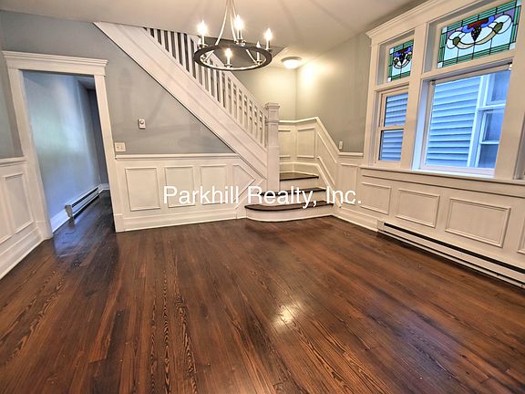 4th image of 696 Main St