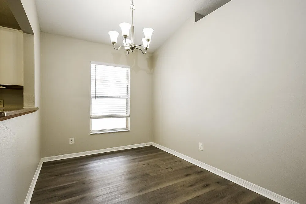 3 bed, 2.0 bath, 1255 sqft, $3,030 — Photo 4