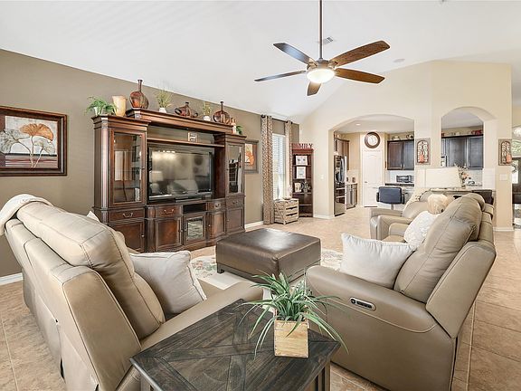 3rd image of 317 Orchard Hill Trl