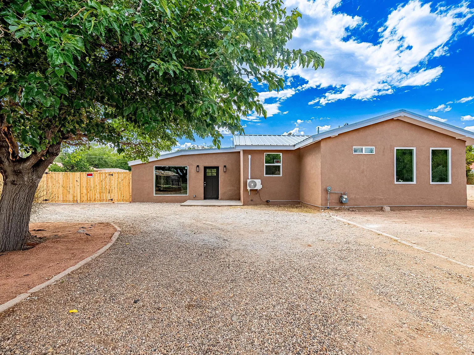 3 bed, 3.5 bath, 1930 sqft, $2,950 — Photo 2