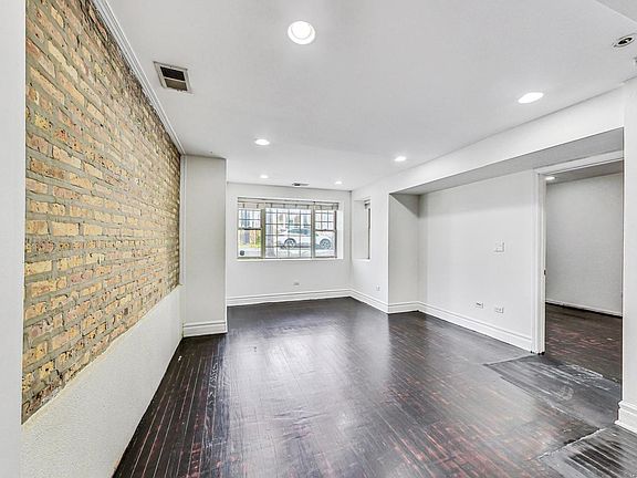 4th image of 2903 N Rockwell St #G