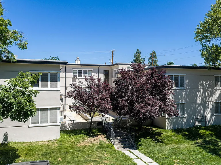 1045 Riverside Dr #D-3 — Photo 17