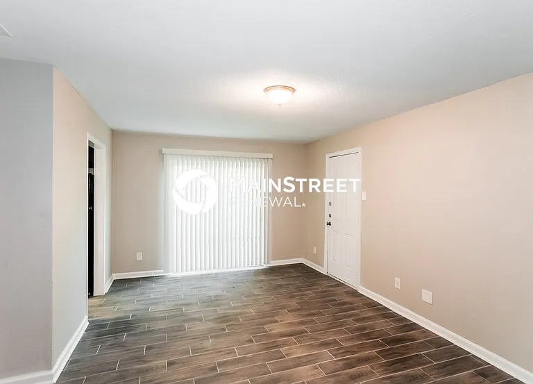 514 Stroud Ln — Photo 7