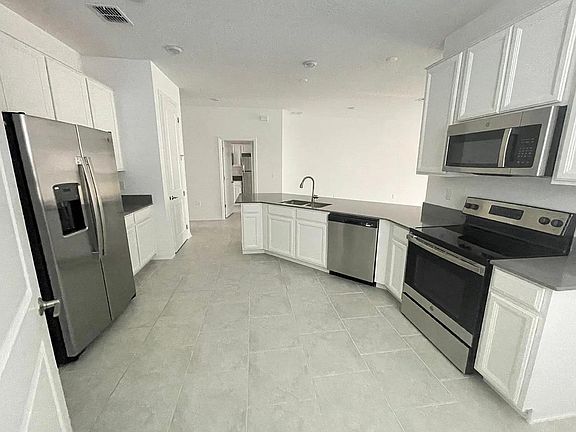5th image of 748 Staffora St