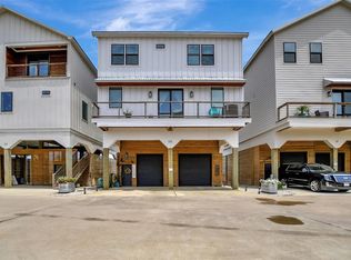 25 Cmdr Runco Ln, Seabrook, TX 77586