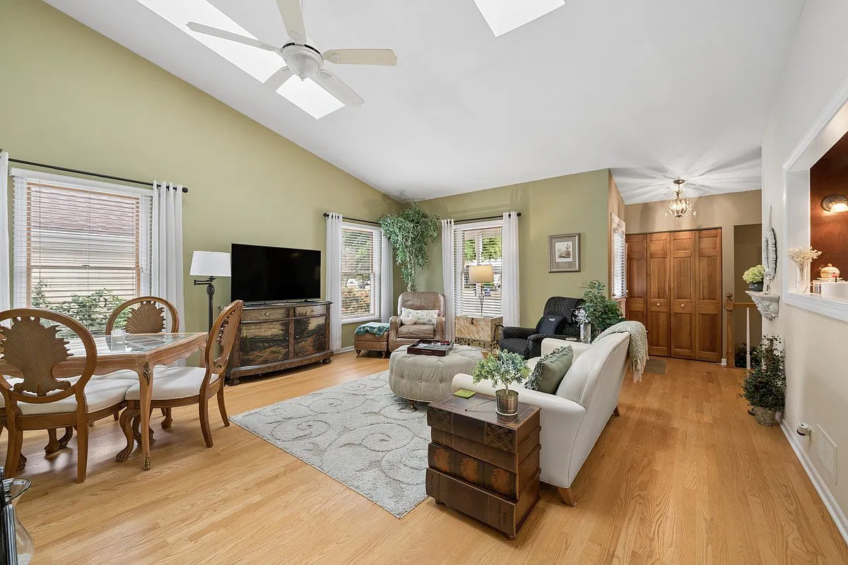3 bed, 1443 sqft, $3,150 — Photo 3